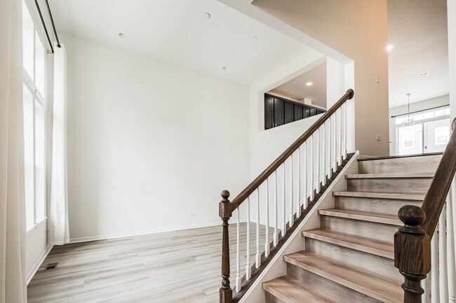 4446 Monroe Ct in Naperville, IL - Building Photo - Building Photo