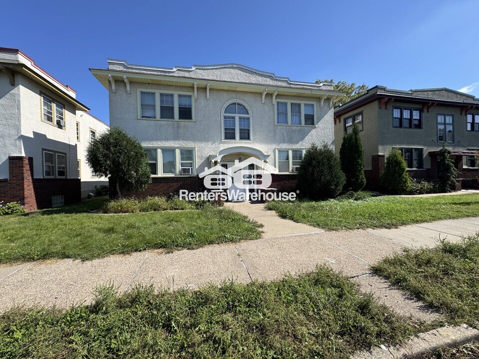 3925 Chicago Ave in Minneapolis, MN - Building Photo