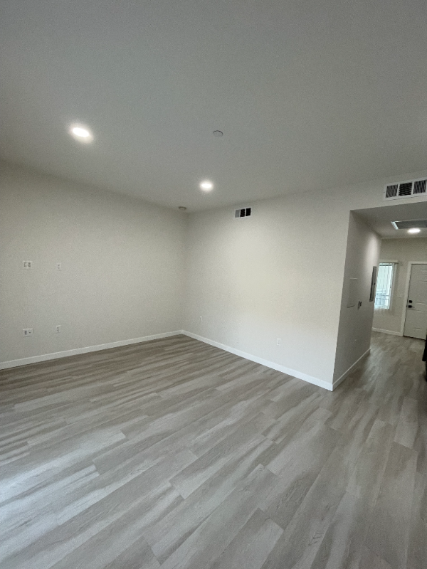 2341 Ulric St-Unit -207 in San Diego, CA - Foto de edificio - Building Photo
