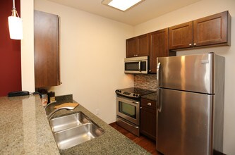 Bedford Crossing in Madison, WI - Building Photo - Interior Photo