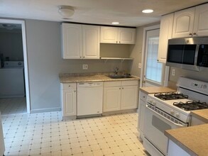 102 Village St in Medway, MA - Building Photo - Building Photo