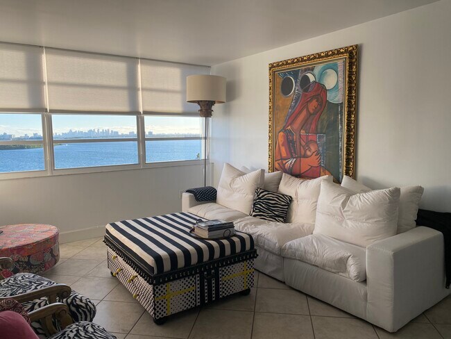 11930 N Bayshore Dr, Unit 1006 in North Miami, FL - Building Photo - Building Photo