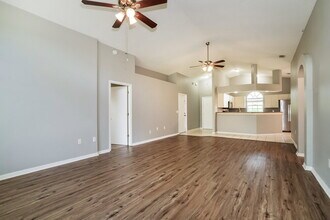 543 Emerald Cove Loop in Lakeland, FL - Foto de edificio - Building Photo