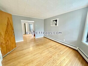 51 Glendale St-Unit -2 in Everett, MA - Foto de edificio - Building Photo