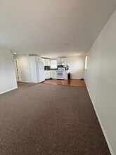 132 Carle Rd, Unit 2 in Westbury, NY - Foto de edificio - Building Photo