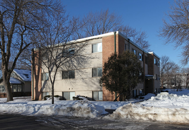 38 6th Ave S in Hopkins, MN - Foto de edificio - Building Photo