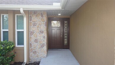 210 Foxwood Dr in Brandon, FL - Building Photo - Building Photo