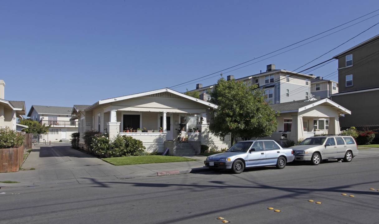 130 W Beach St in Watsonville, CA - Building Photo