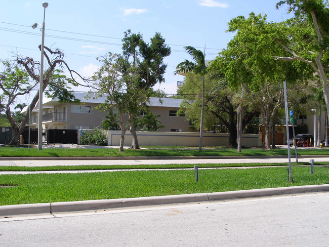 1950 Brickell Ave in Miami, FL - Building Photo - Building Photo