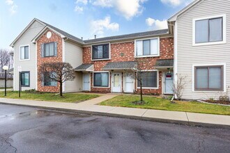 30695 Hidden Pines Ln in Roseville, MI - Building Photo - Building Photo