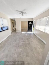 3045 NW 68th St in Miami, FL - Building Photo - Building Photo