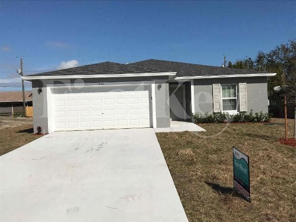 property at 931 SE Thornhill Dr