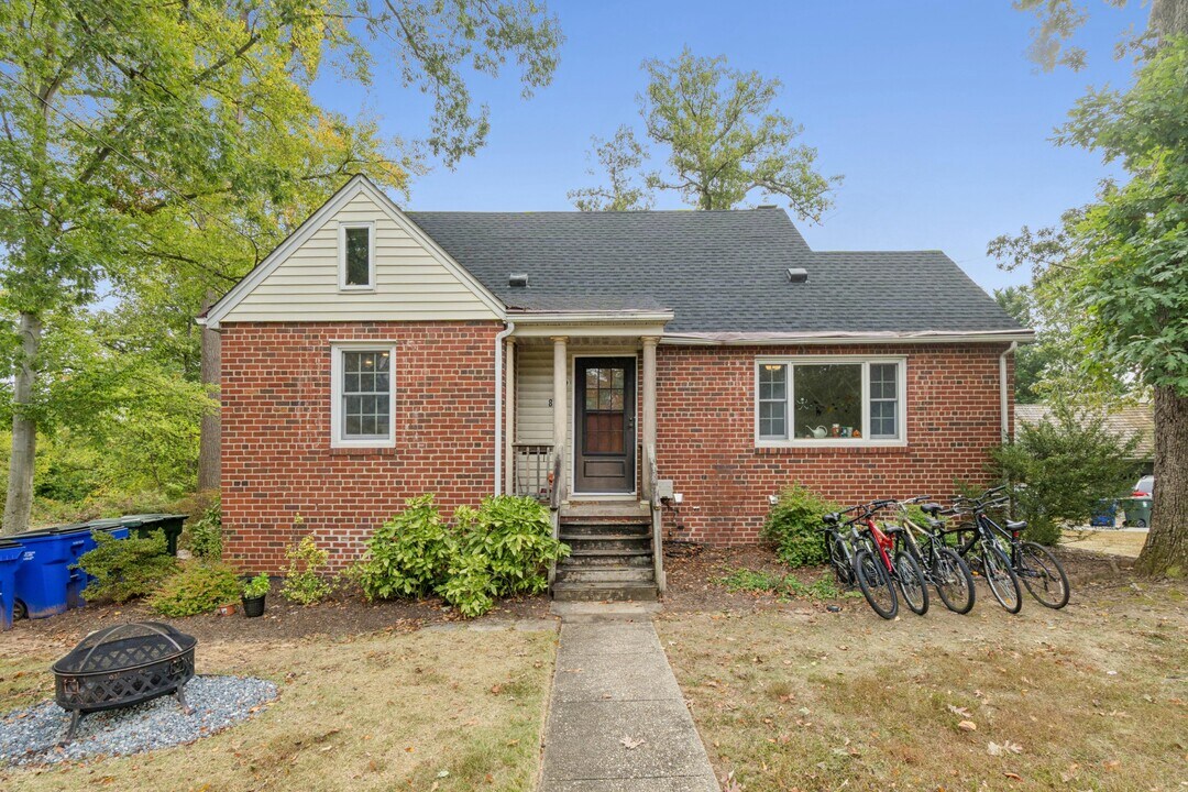 8305 48th Ave in College Park, MD - Building Photo