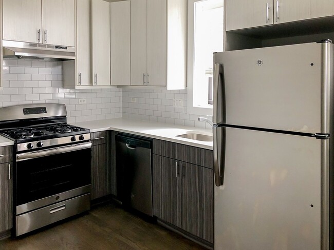 2620 N Rockwell St, Unit 2620-3