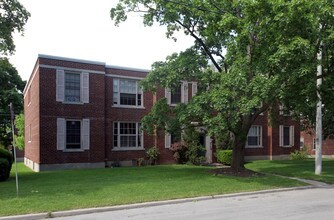 Crestview Apartments in Toronto, ON - Building Photo - Building Photo