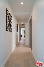 300 N Plymouth Blvd in Los Angeles, CA - Building Photo - Building Photo