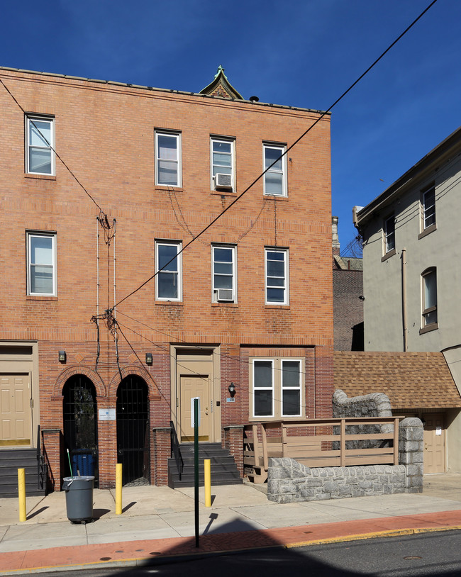 230 S 41st St in Philadelphia, PA - Foto de edificio - Building Photo