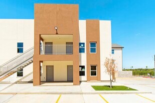 315 Dorel Dr in Laredo, TX - Building Photo