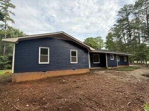 1208 Lorimer Rd in Raleigh, NC - Foto de edificio - Building Photo