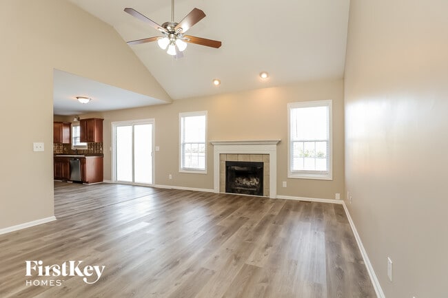 2558 Centerstone Cir in Clarksville, TN - Foto de edificio - Building Photo