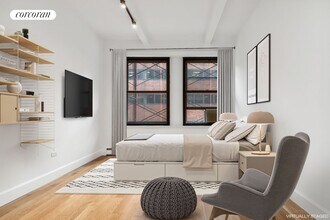 250 Mercer St in New York, NY - Building Photo - Building Photo
