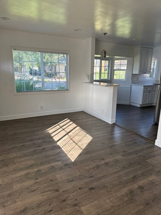 2022 N Parish Pl, Unit A in Burbank, CA - Foto de edificio