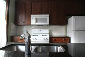 1208 S 7th St, Unit C in Springfield, IL - Building Photo - Building Photo