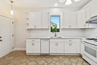 13 Hanford Ave in New Rochelle, NY - Building Photo - Building Photo