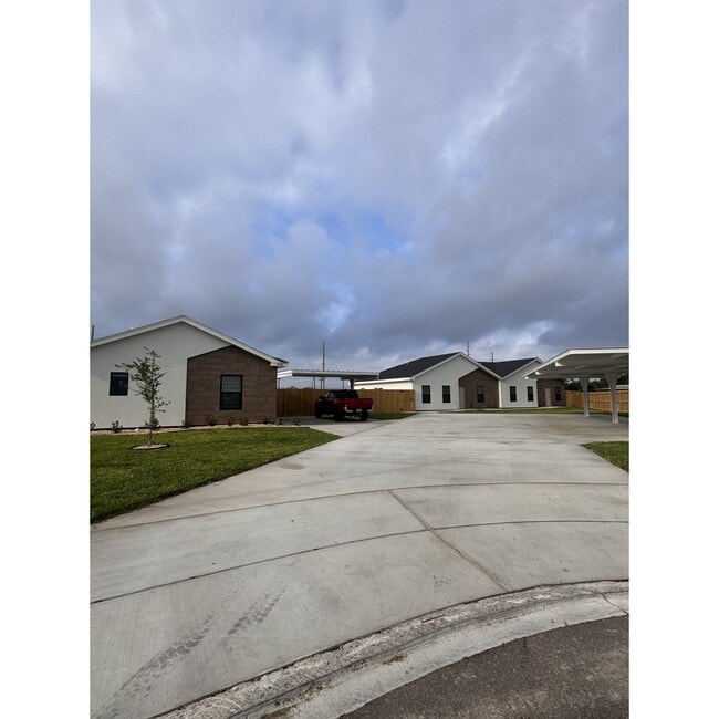 2100 E San Andrea St, Unit # 3 in Edinburg, TX - Building Photo - Building Photo