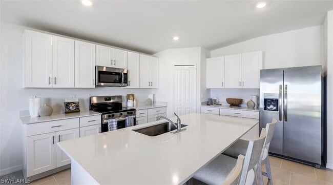 329 Marta Dr in Lehigh Acres, FL - Building Photo - Building Photo