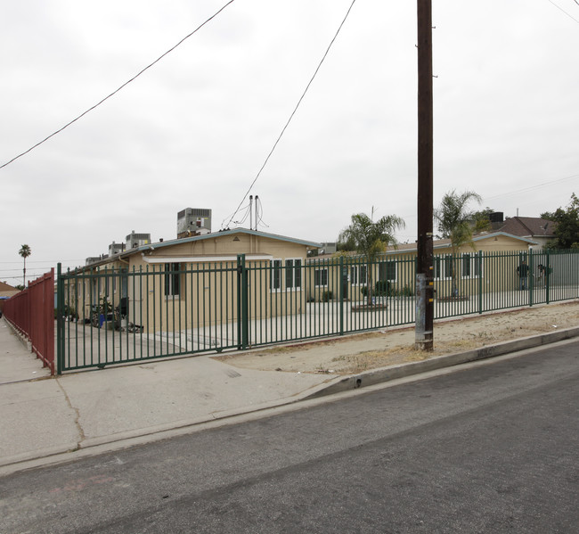 10546 Cantara St in Sun Valley, CA - Building Photo - Building Photo