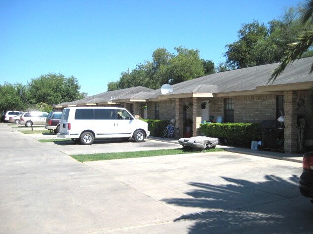 8005 Cisne St in Pharr, TX - Building Photo