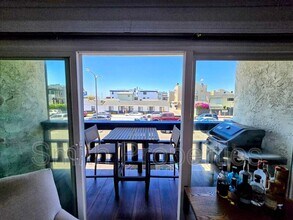 320 Hermosa Ave in Hermosa Beach, CA - Foto de edificio - Building Photo