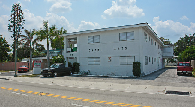 Capri Apartments in Lake Worth, FL - Building Photo - Building Photo