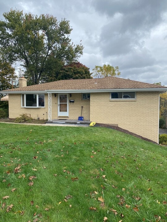 14001 Michael Dr in Irwin, PA - Building Photo