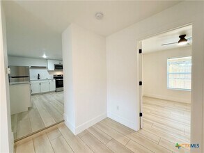 2204 W San Antonio St in New Braunfels, TX - Foto de edificio - Building Photo