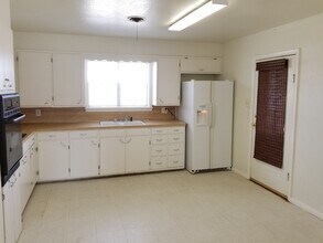 810 W Plaza Dr in Clovis, NM - Building Photo - Building Photo