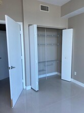 60 SW 13th St in Miami, FL - Building Photo - Building Photo