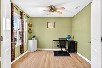 1961 Creek Bank Dr in Columbus, IN - Building Photo - Building Photo