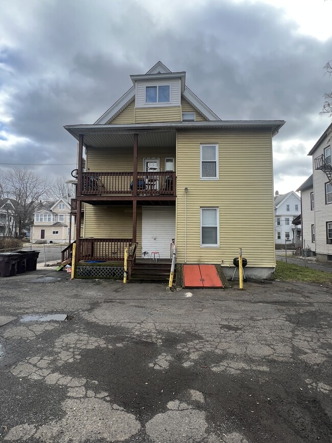 58 Dwight St in New Britain, CT - Building Photo - Building Photo