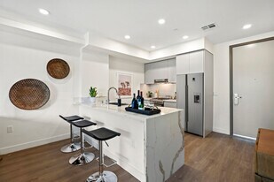 Pico Primo in Los Angeles, CA - Building Photo