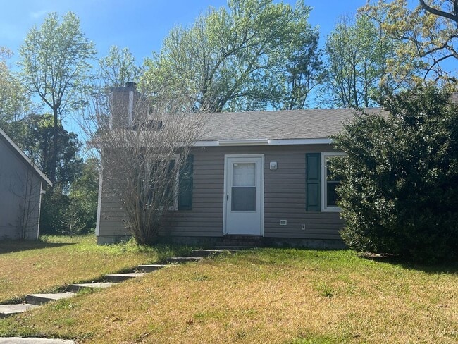 109 Hickory Grove Dr in Jacksonville, NC - Building Photo - Building Photo
