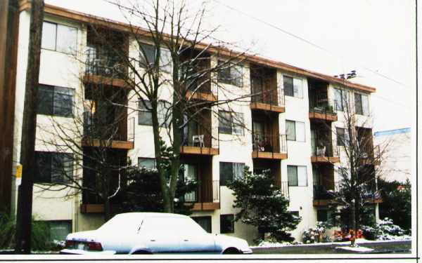 7006 Roosevelt Way NE in Seattle, WA - Building Photo - Building Photo