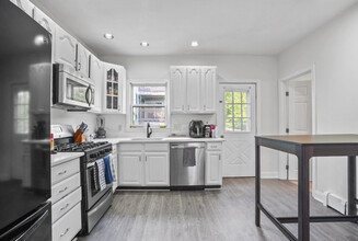 134 D St, Unit 3 in Boston, MA - Foto de edificio - Building Photo