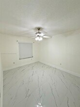 3129 W 73rd Pl in Hialeah, FL - Foto de edificio - Building Photo