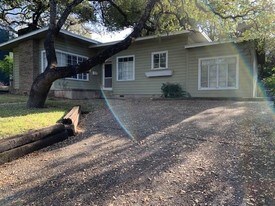 2207 Montclaire St in Austin, TX - Building Photo