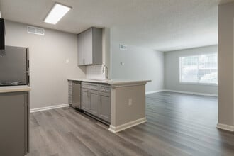 Flats on Maple Street in Atlanta, GA - Building Photo - Building Photo