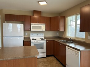 7556-7556 Topaz Dr in Chilliwack, BC - Building Photo - Building Photo