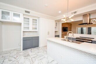 201 Vanderpool Ln in Houston, TX - Building Photo - Building Photo