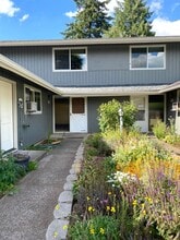 3323 SE Maple St in Oak Grove, OR - Building Photo - Building Photo